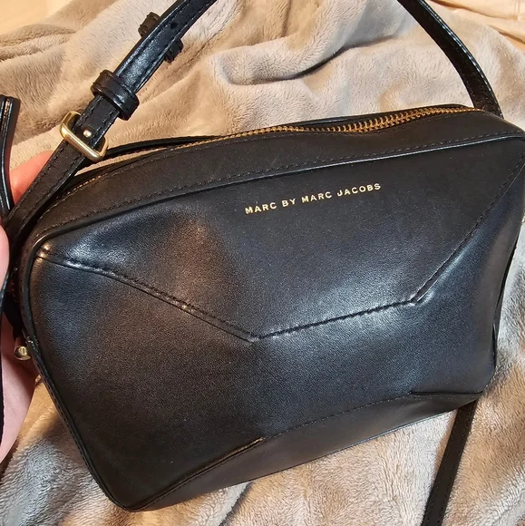 Marc Jacobs Hands Off Alex Black Leather Crossbody EUC - Picture 16 of 16